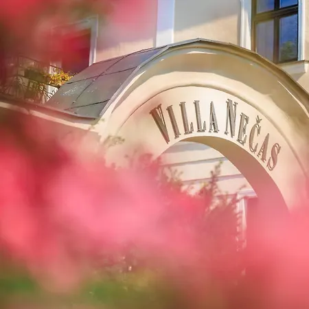 酒店 奈卡斯日利纳别墅酒店 4*