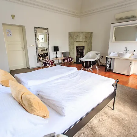 Necas Hotel