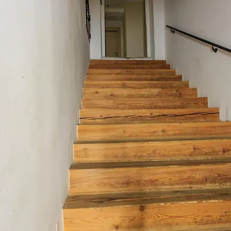 奈卡斯日利纳别墅酒店