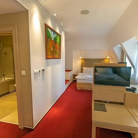 Necas Hotel