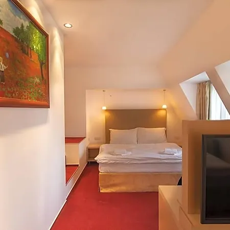 Necas Hotel 4*
